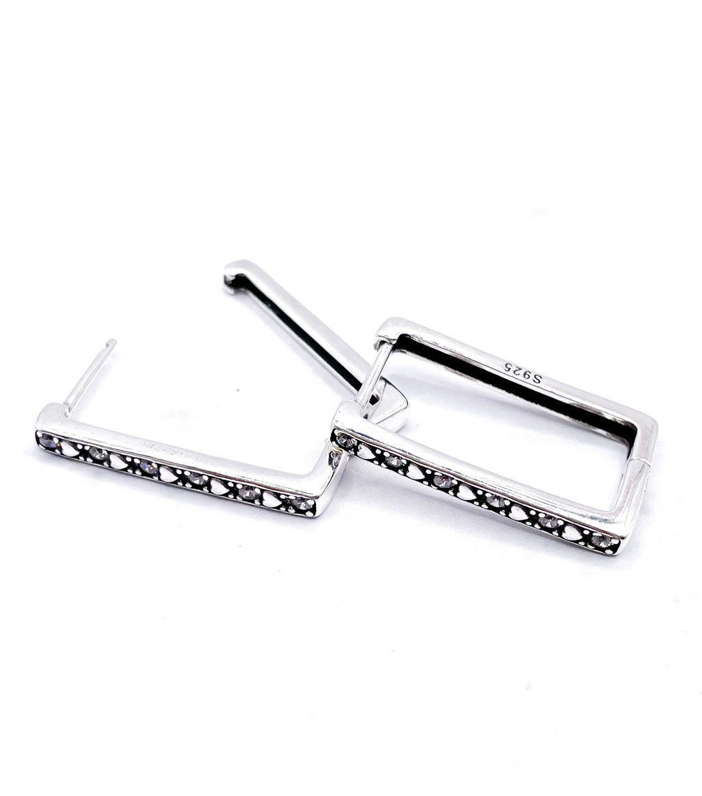 Aros rectangulares con corazones y circonias