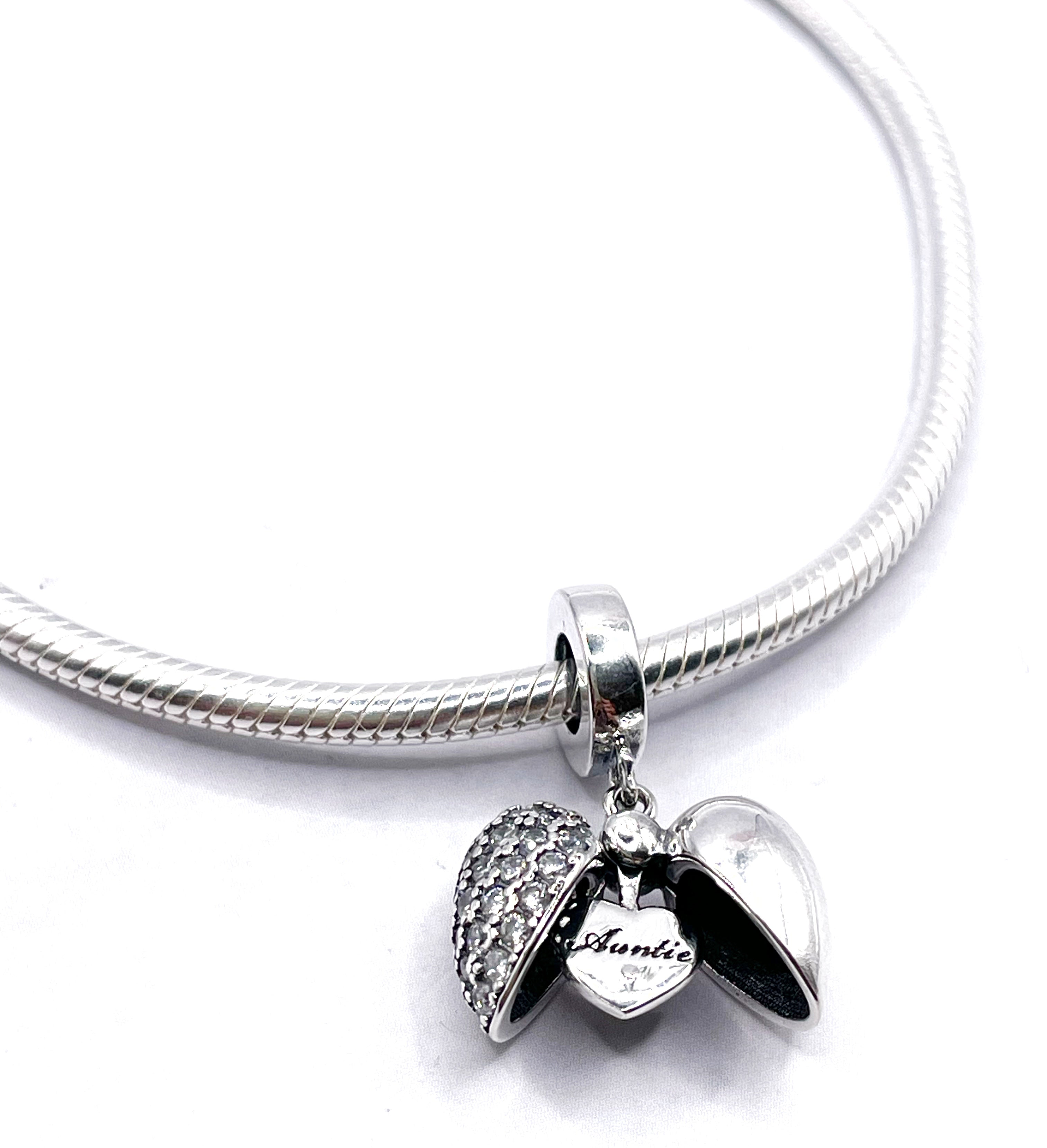 Charm Tía en corazón de circonias blancas