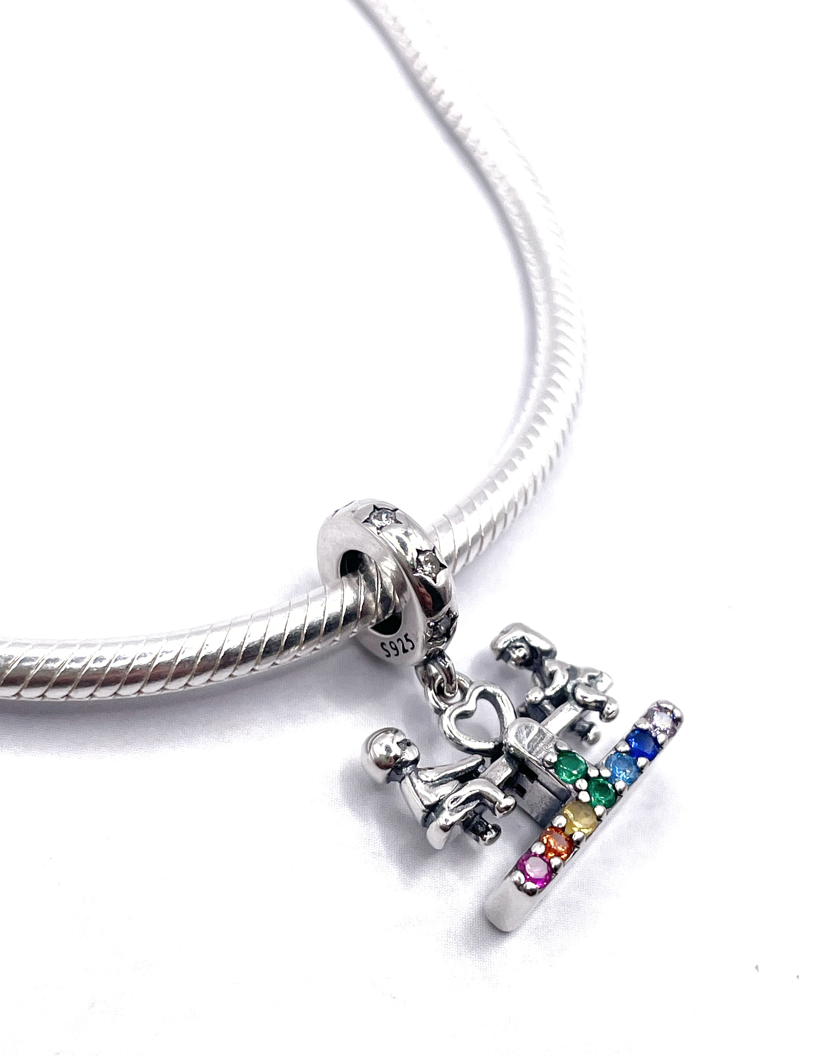 Charm Nena y nene en sube y baja