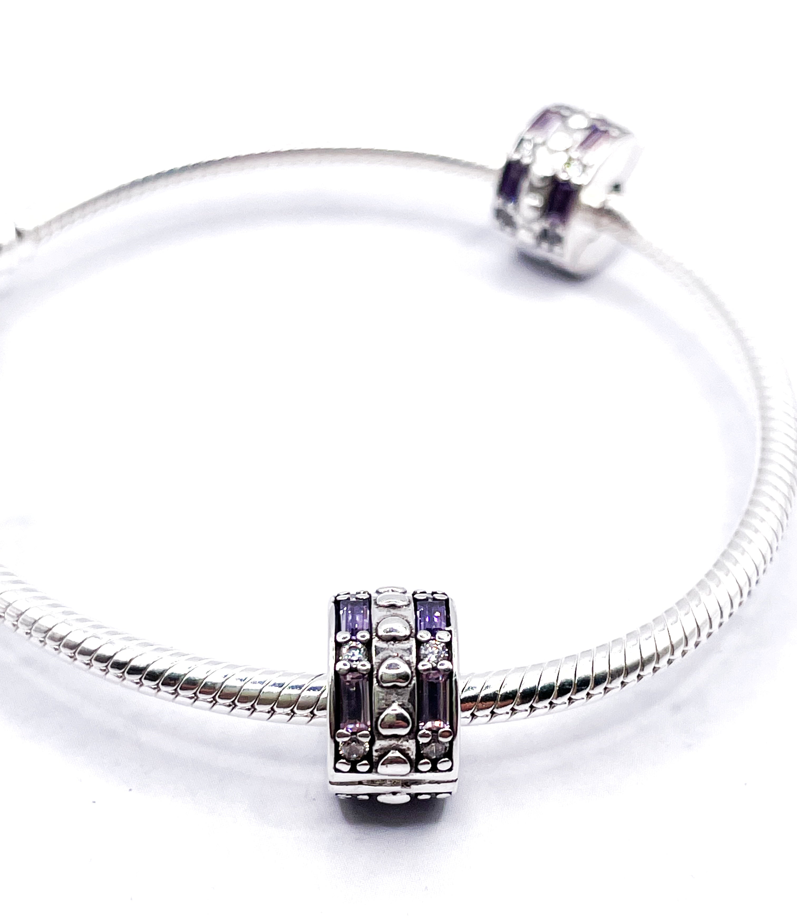Charms Par de Fijadores clip con circonias rectangulares violetas
