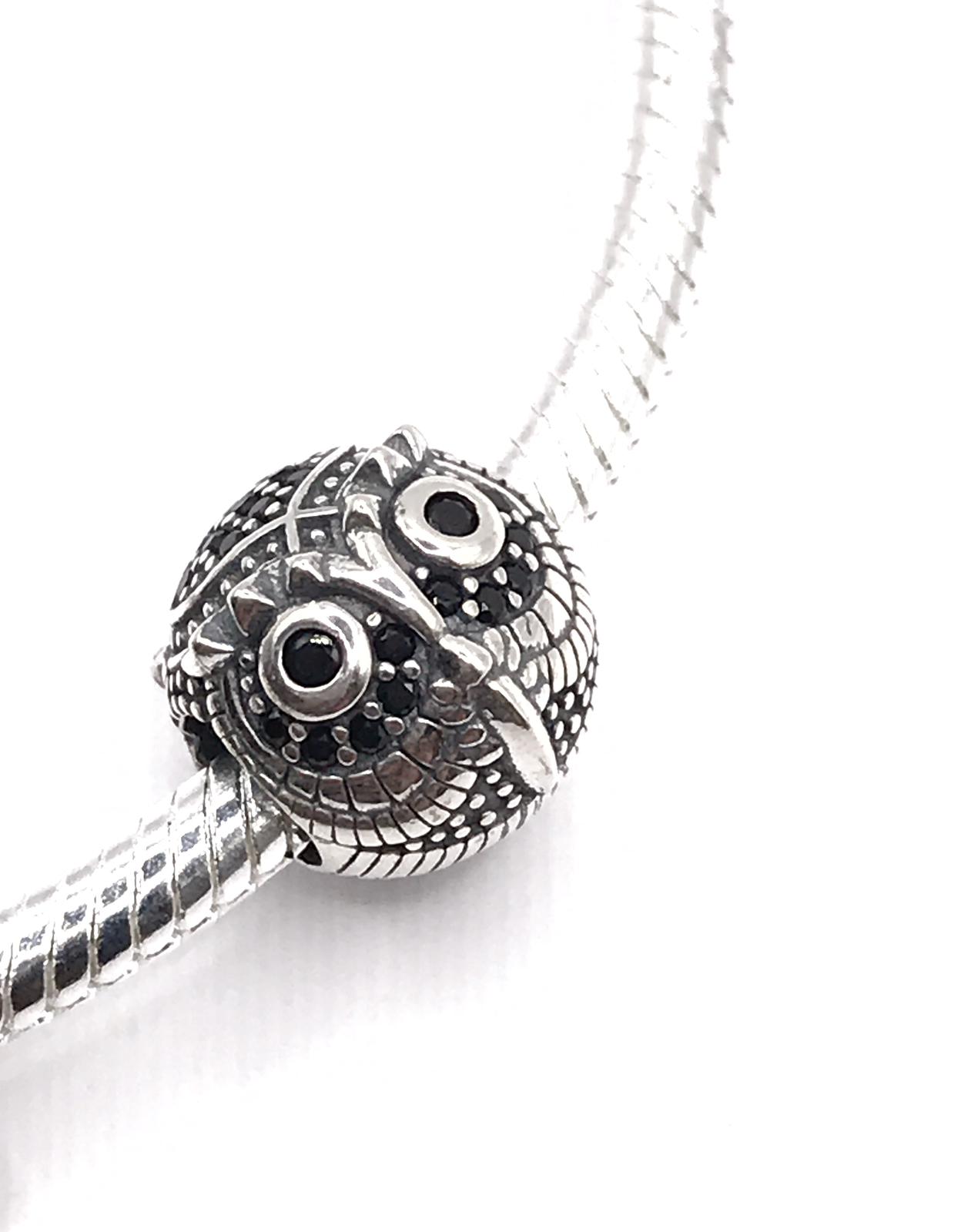 Charm Búho ojos negros